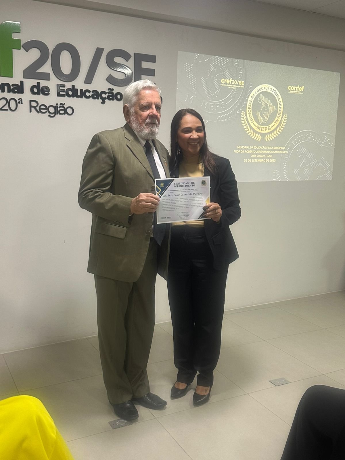 Acadêmico Cabral homenageado