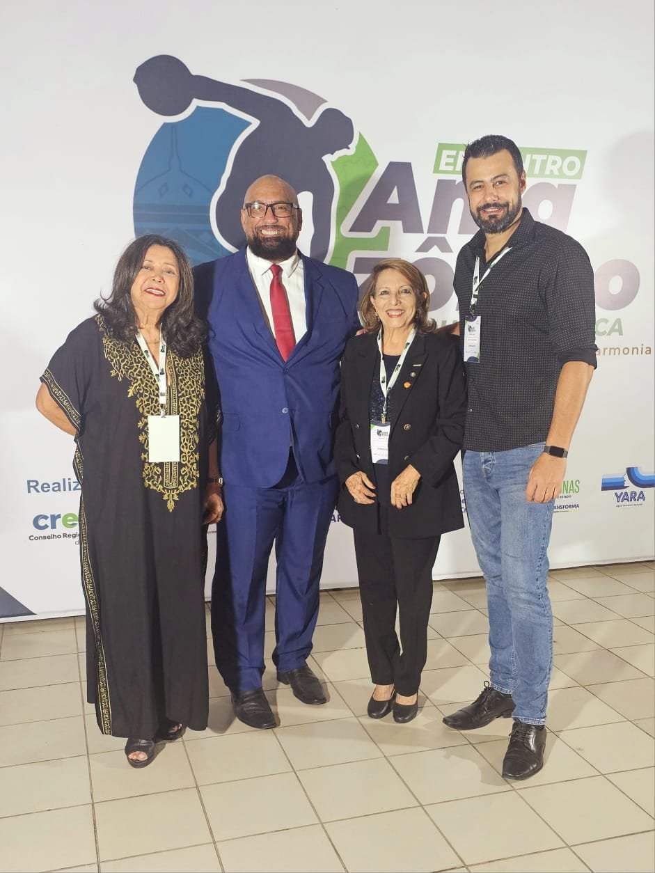 Representantes da Educação Física reunidos em encontro institucional